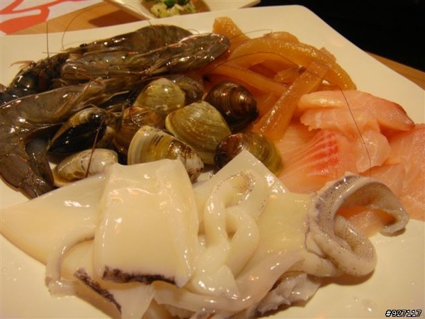 吃到飽蒙古火鍋。小蒙牛頂級麻辣養生鍋