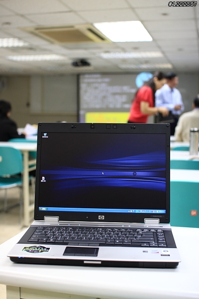 聖誕老人給我跨年任務 - 爆肝分享HP 8530p開箱!