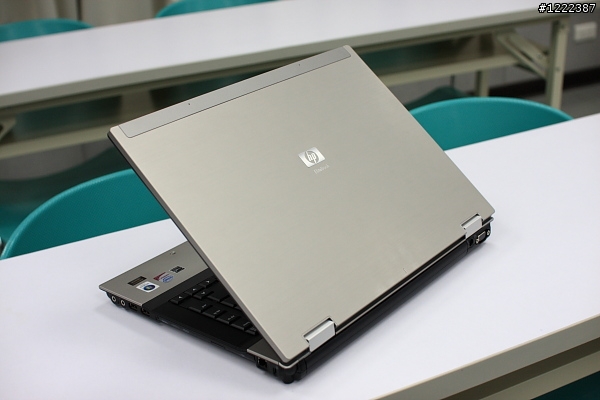 聖誕老人給我跨年任務 - 爆肝分享HP 8530p開箱!