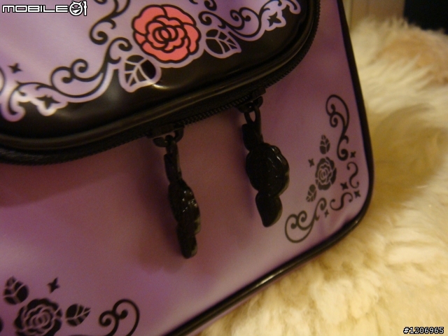 <分享>Anna Sui 化妝包變身上管馬鞍袋(照片上傳囉!!)