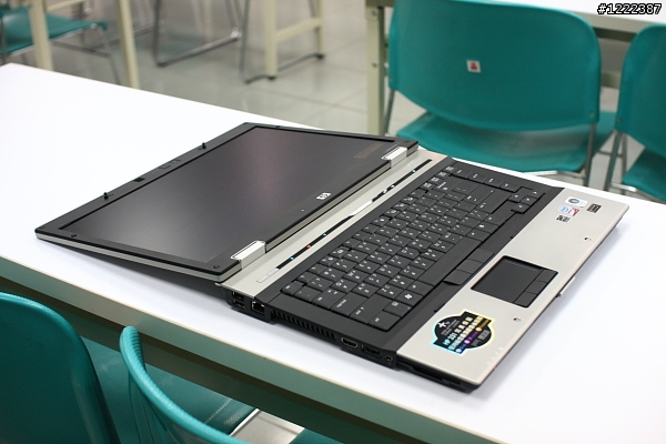 聖誕老人給我跨年任務 - 爆肝分享HP 8530p開箱!