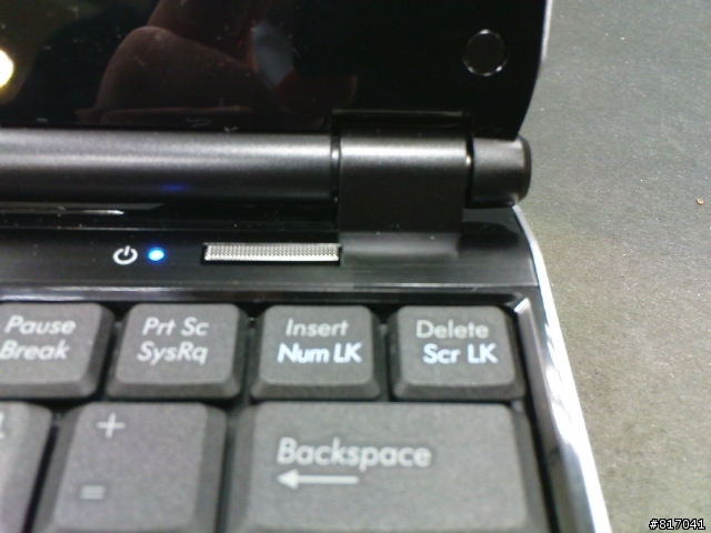 EeePC 1002HA和S101的鍵盤面板會黏不緊而撬開,確定非個案,已購買和想買的朋友請留意