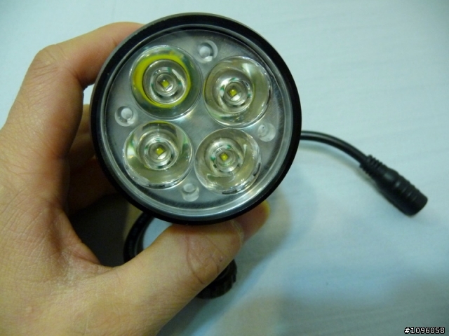 都是南墾180害的,害我敗了King-Light 高亮度車燈 & fi:zi:k座墊 (車燈照以補上)