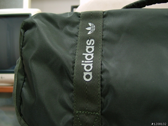 分享:Adidas Originals墨綠色街頭郵差包