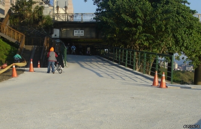 【分享】公館水岸世界->大稻埕 自行車道(圖多)