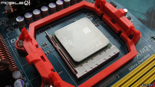 內顯不再軟趴趴 II,790GX 晶片組 GA-MA790GP-DS4H