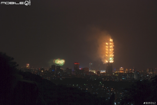 問題:拍煙火,黑色的地方出現奇怪顏色