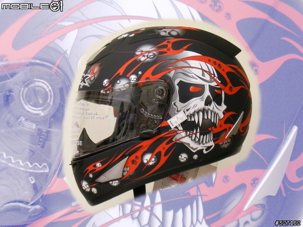 想換全罩帽請各位大大給點意見(權限不夠在人身部品版發文請見諒)