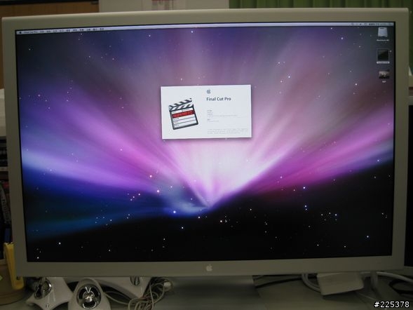 「開箱」史上最大蘋果螢幕Cinema HD Display 30-inch widescreen
