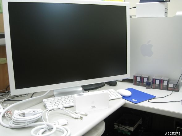 「開箱」史上最大蘋果螢幕Cinema HD Display 30-inch widescreen