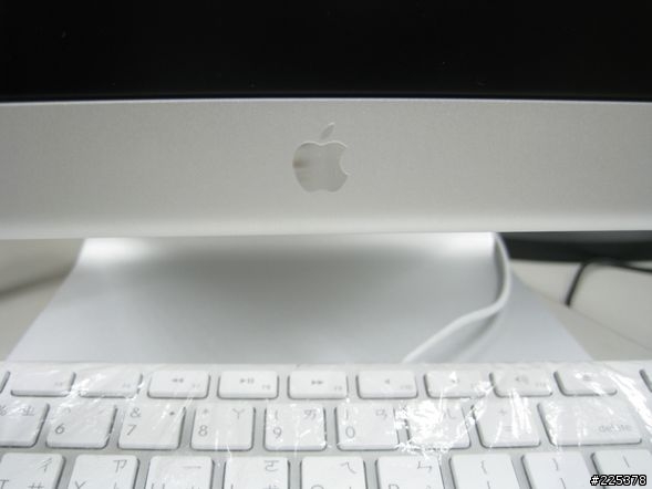 「開箱」史上最大蘋果螢幕Cinema HD Display 30-inch widescreen