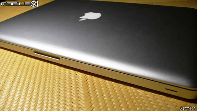 一體成型New MacBook Pro 15"開箱