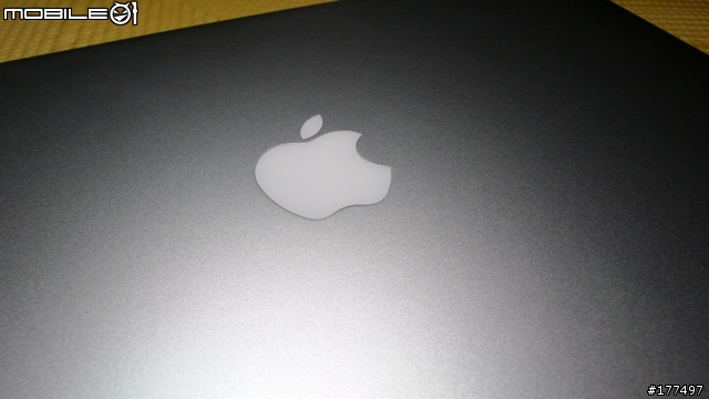 一體成型New MacBook Pro 15"開箱