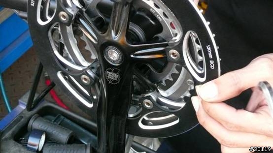「高雄分享」-為整天勞累的愛車做一下spa保養吧!