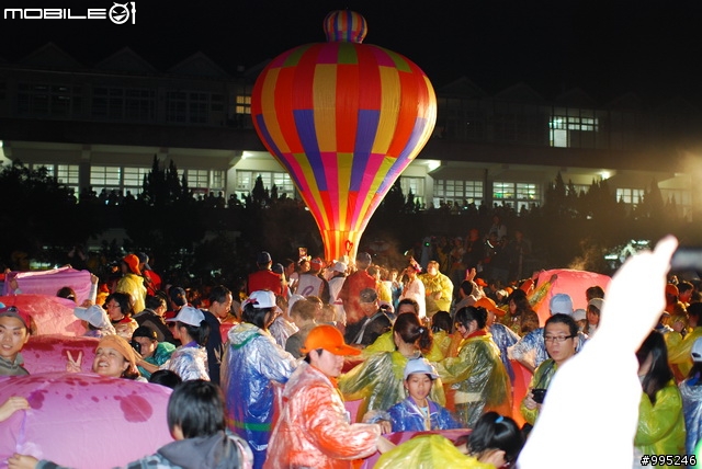 濛濛細雨中的平溪天燈2009
