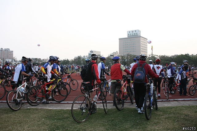 2009萬人崇Bike‧紀錄加冕