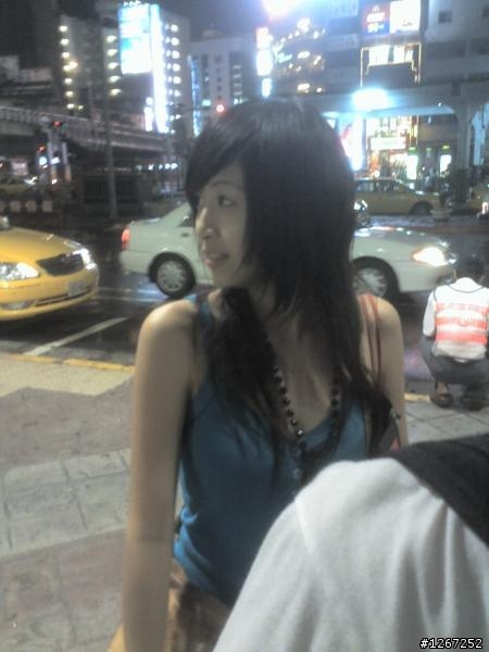 如果這位女孩跟你推銷愛心筆 ~ 妳會買帳嗎?附圖