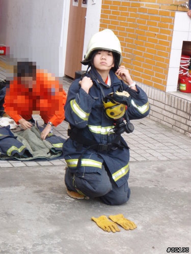 女消防隊員月曆 (首頁更新)