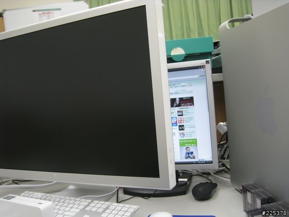 「開箱」史上最大蘋果螢幕Cinema HD Display 30-inch widescreen