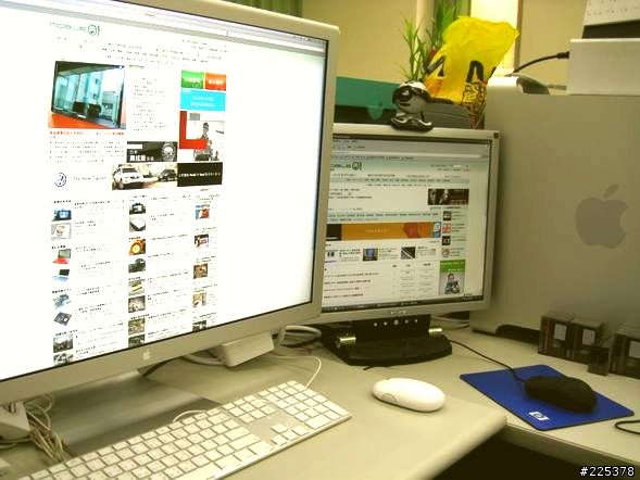 「開箱」史上最大蘋果螢幕Cinema HD Display 30-inch widescreen