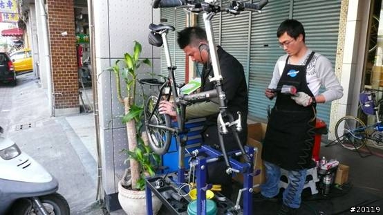 「高雄分享」-為整天勞累的愛車做一下spa保養吧!