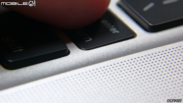 一體成型New MacBook Pro 15"開箱