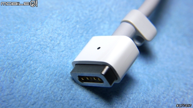 一體成型New MacBook Pro 15"開箱