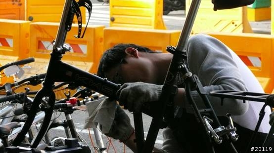 「高雄分享」-為整天勞累的愛車做一下spa保養吧!