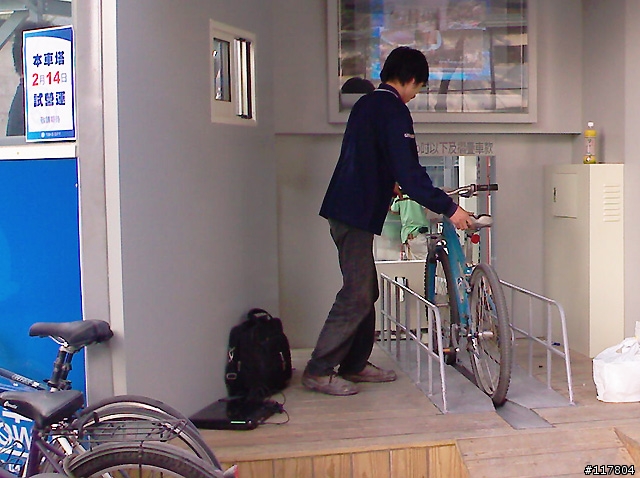 自行車立體停車塔(即日起免費停車至3月15日)