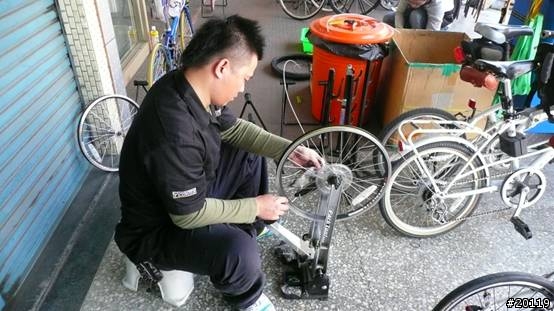 「高雄分享」-為整天勞累的愛車做一下spa保養吧!