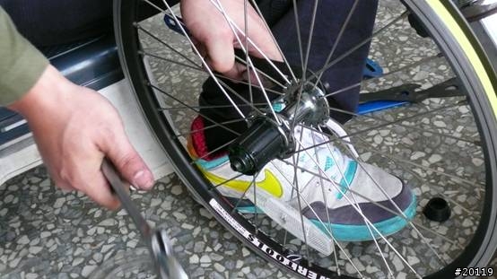 「高雄分享」-為整天勞累的愛車做一下spa保養吧!