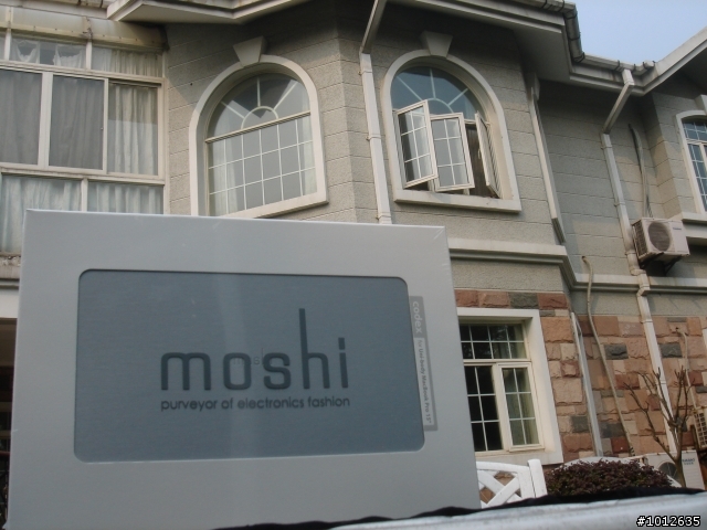 【分享】來了~來了!新版MOSHI CODEX(15 吋/銀)~~戶外開箱文!!圖超多喔~~