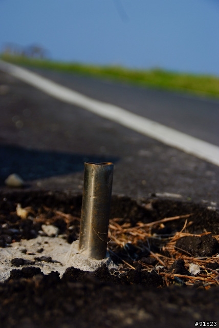 花蓮海邊腳踏車道的隱形殺手...被破壞的水泥樁管..