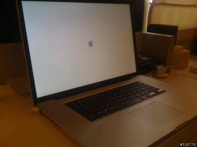 第一次發文!!NEW Macbook Pro 17"開箱