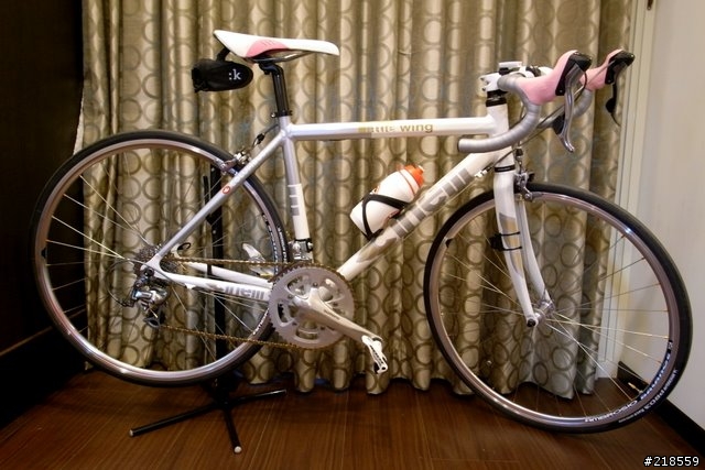 女王的小翅膀~Cinelli Little Wing 650C開箱+不專業組車文