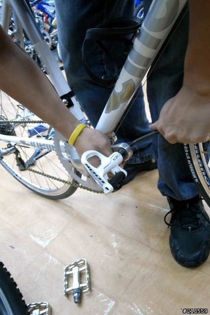 女王的小翅膀~Cinelli Little Wing 650C開箱+不專業組車文