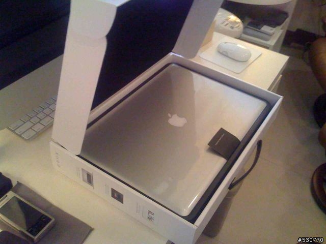 第一次發文!!NEW Macbook Pro 17"開箱