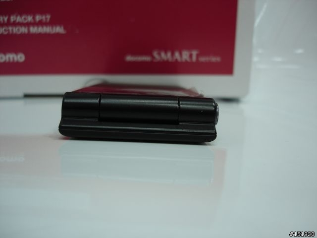 「P-05A」--9.8mm極薄不鏽鋼prosolid商務手機 by Panasonic
