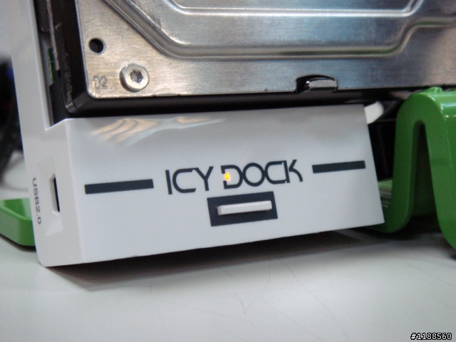 造型硬碟旅座充..其實是硬碟外接盒ICY DOCK MB881US-1S-1 裸接式外接盒