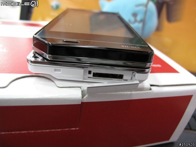 萬眾期待3.5吋AQUOS QWERTY +=*SH-04A*=+ docomo PRO series 開箱來了!!