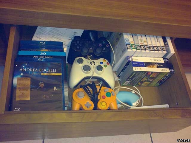 {很隨便的}xbox360主機之惡靈古堡五60G特別同捆版開箱文...