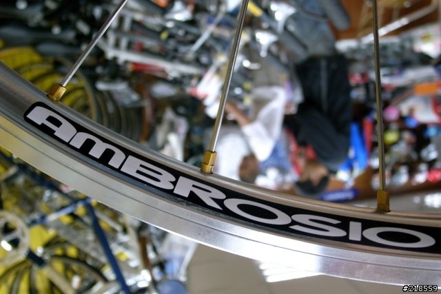 女王的小翅膀~Cinelli Little Wing 650C開箱+不專業組車文