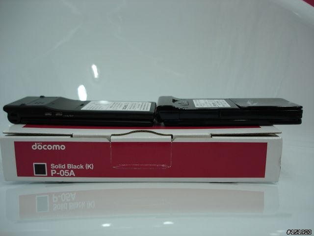 「P-05A」--9.8mm極薄不鏽鋼prosolid商務手機 by Panasonic