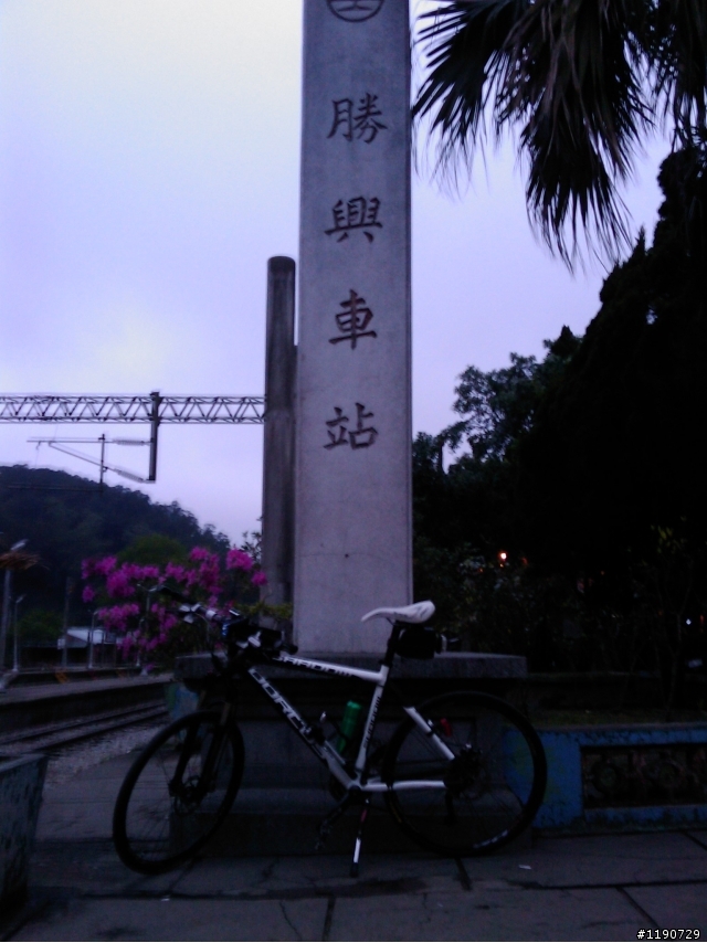 杜拜殺手團遊盛興車站