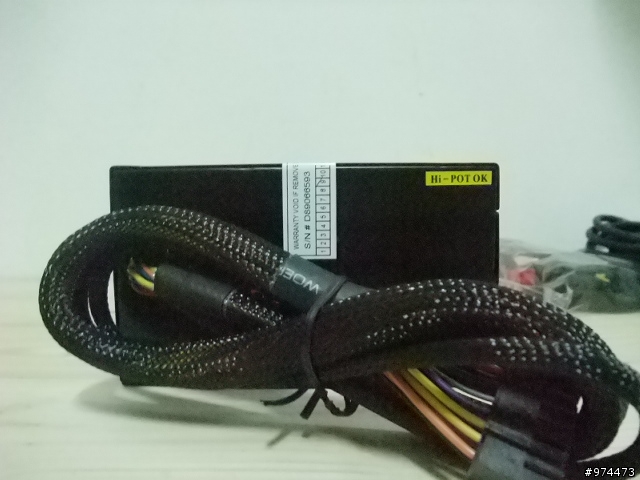 請益:今天買了OCZ 模組化 400W 回家看覺得怪怪的( 附圖片 ) 拜託大家幫我看一下