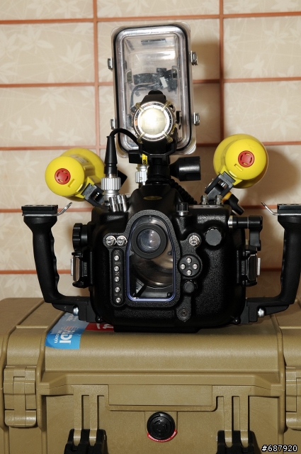 補 2006 另類開箱文 D200 & SB800 防水盒 大解剖