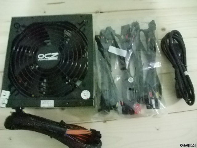 請益:今天買了OCZ 模組化 400W 回家看覺得怪怪的( 附圖片 ) 拜託大家幫我看一下