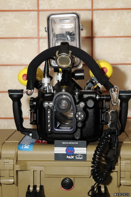 補 2006 另類開箱文 D200 & SB800 防水盒 大解剖