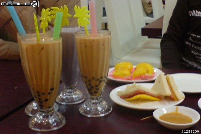 深圳機場 四杯奶茶八百元