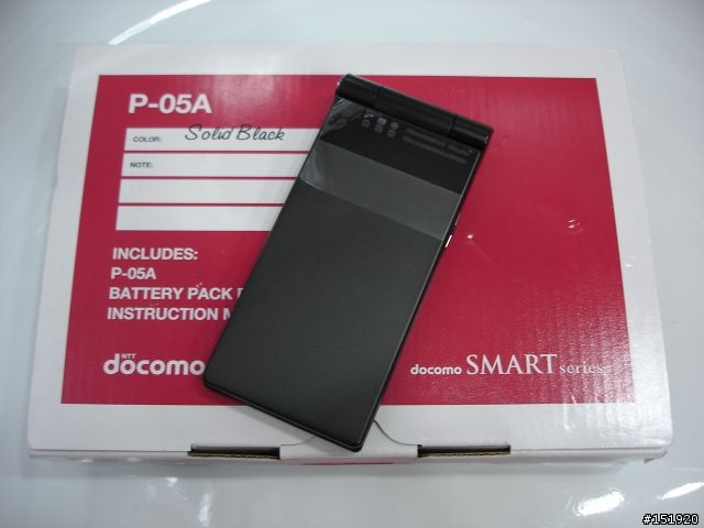 「P-05A」--9.8mm極薄不鏽鋼prosolid商務手機 by Panasonic